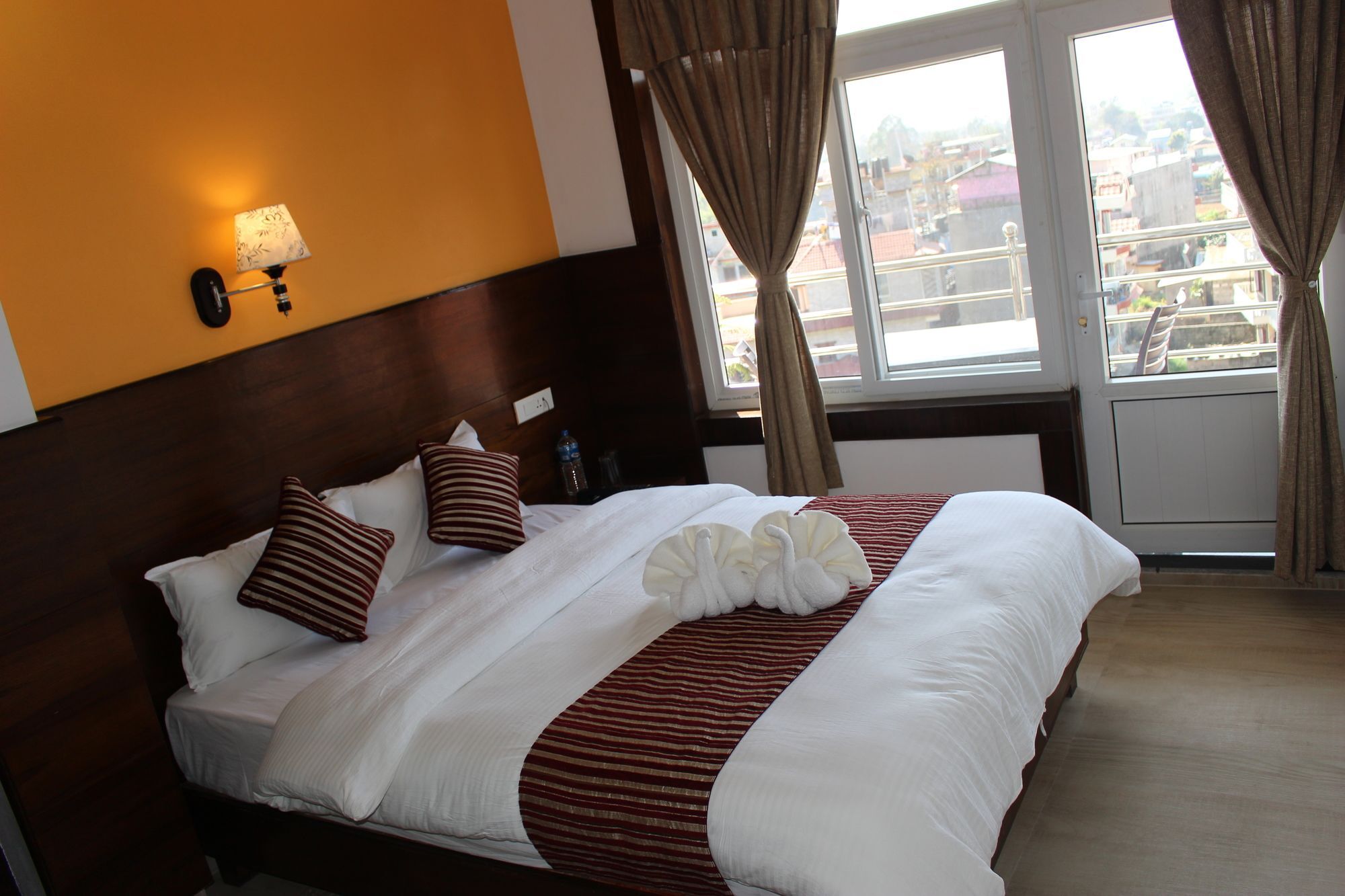 Hotel Lakeside Pokhara Esterno foto